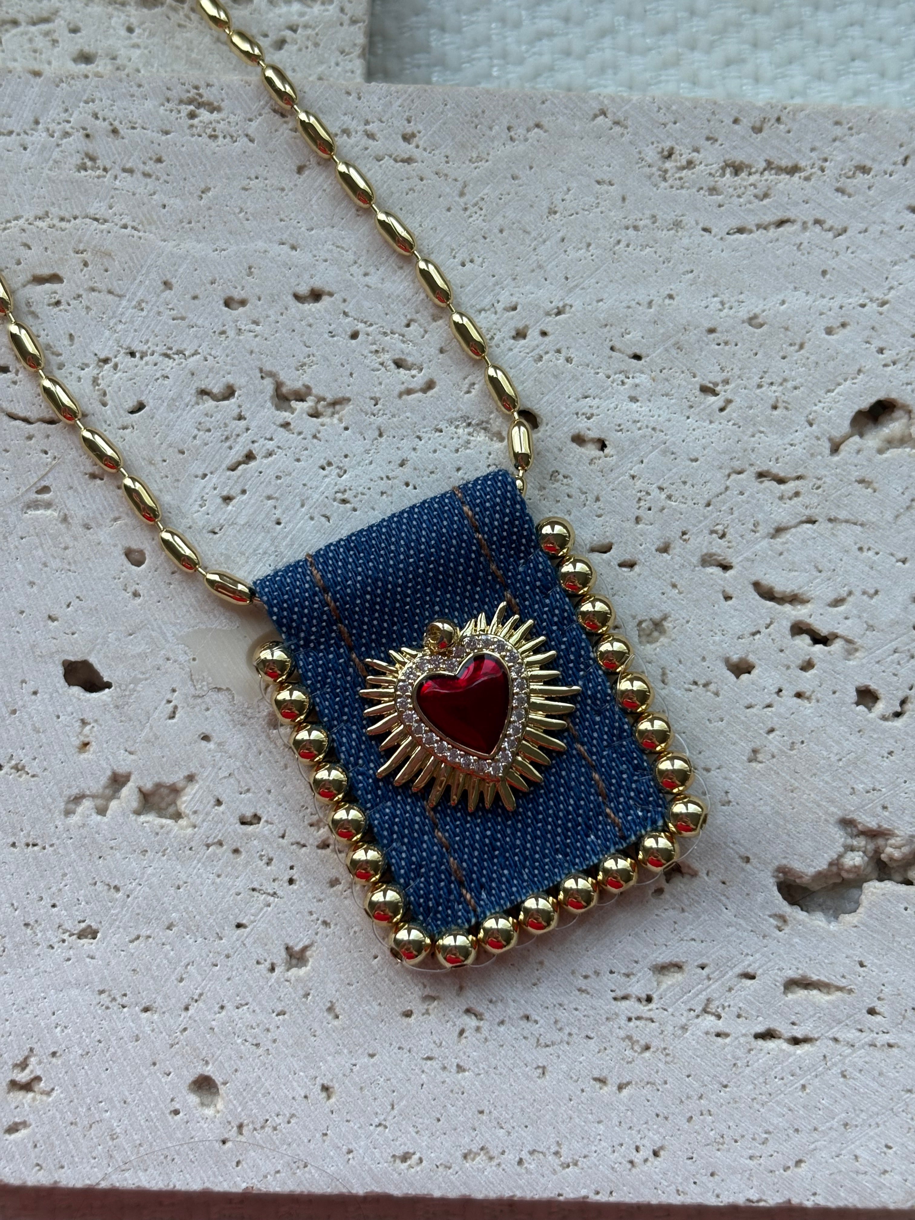 El Escapulario - Red Heart